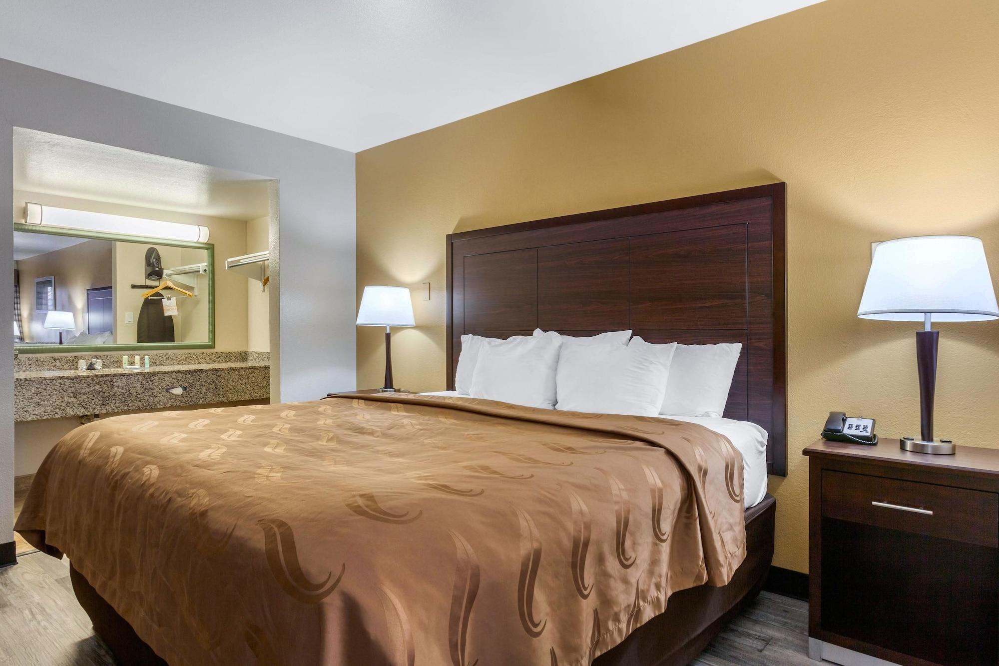Quality Inn & Suites Near Downtown Меса Экстерьер фото