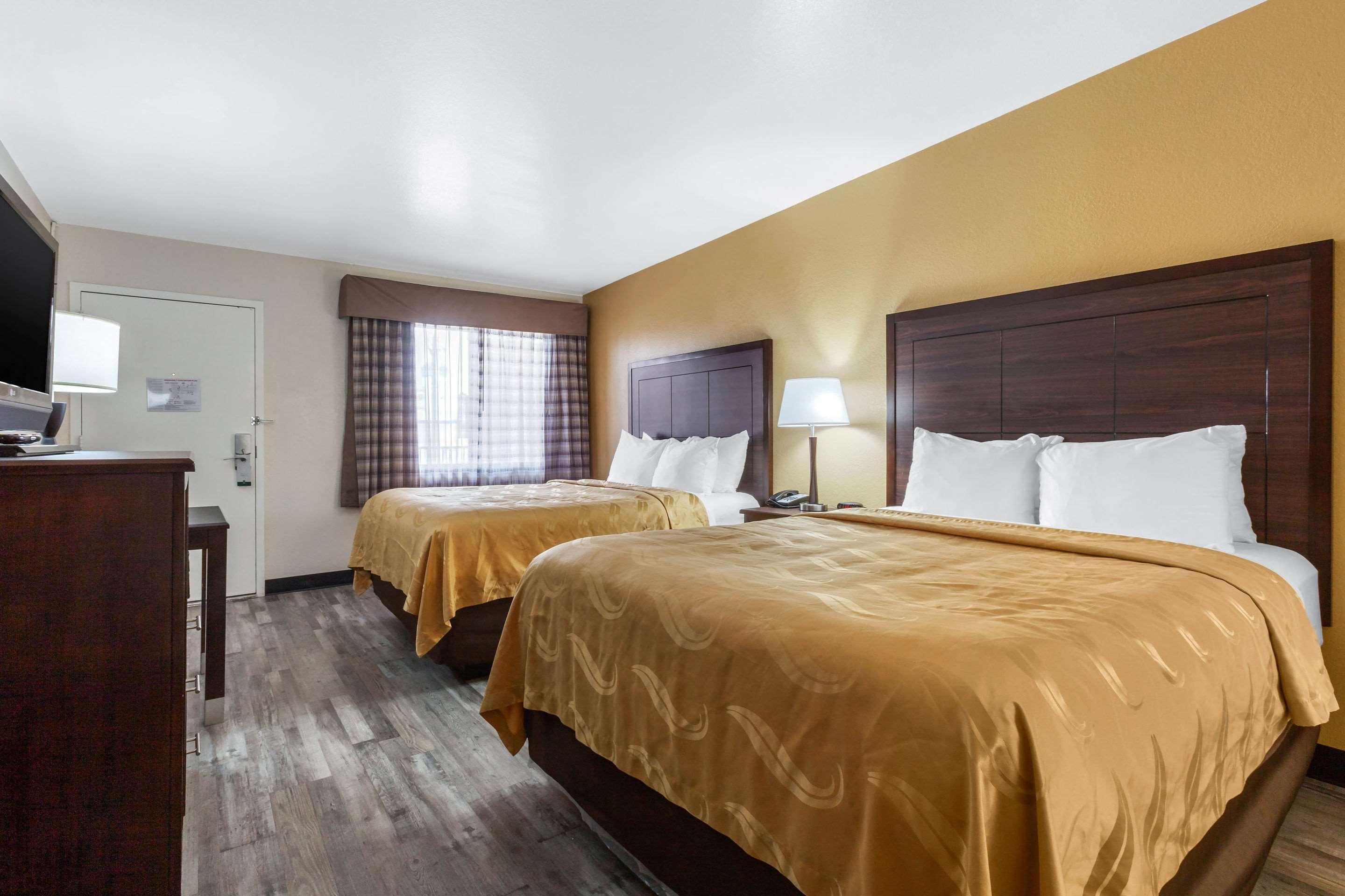Quality Inn & Suites Near Downtown Меса Экстерьер фото