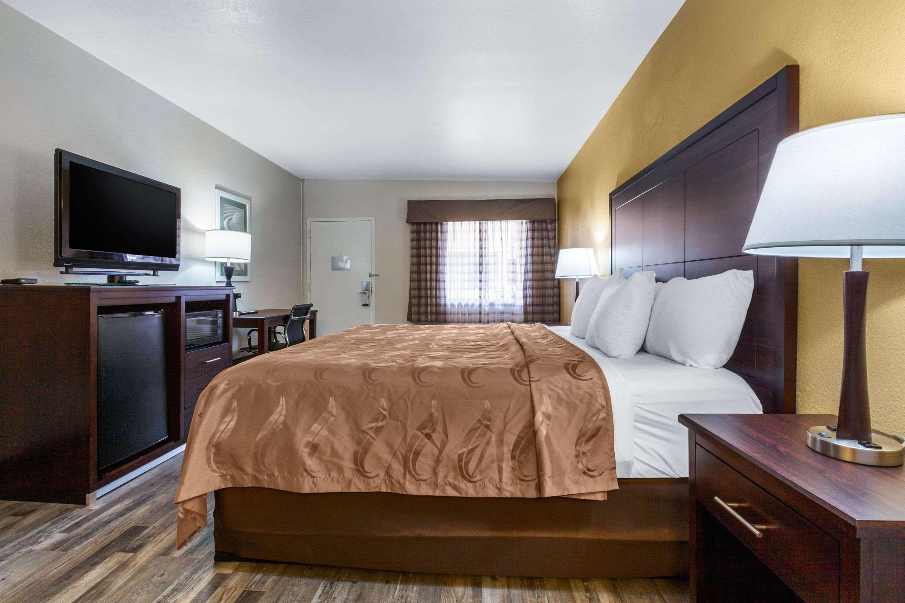 Quality Inn & Suites Near Downtown Меса Экстерьер фото