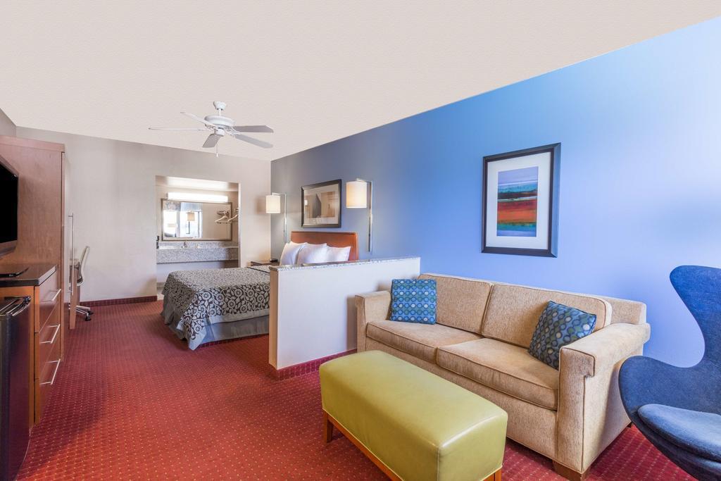 Quality Inn & Suites Near Downtown Меса Экстерьер фото
