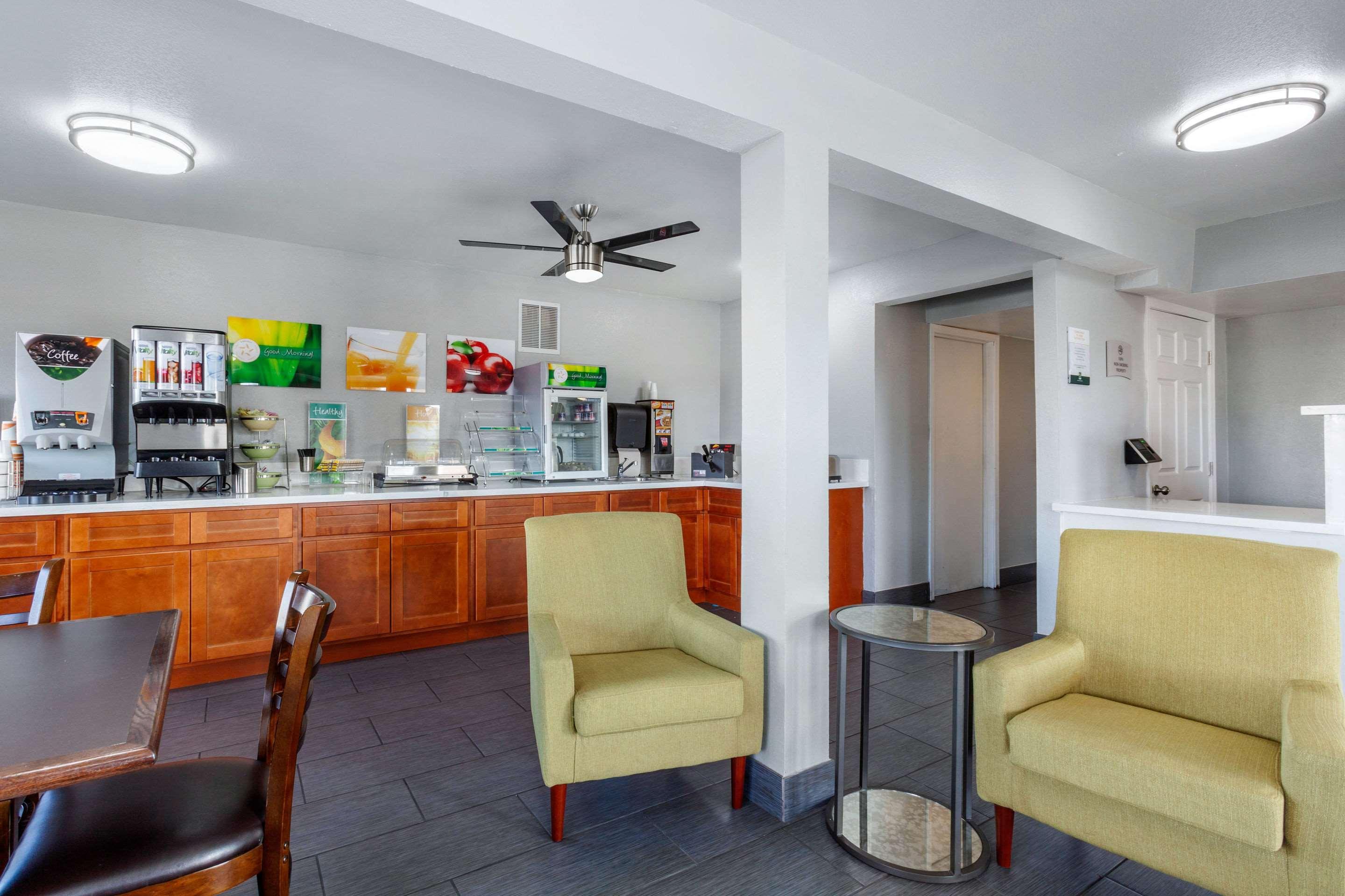 Quality Inn & Suites Near Downtown Меса Экстерьер фото